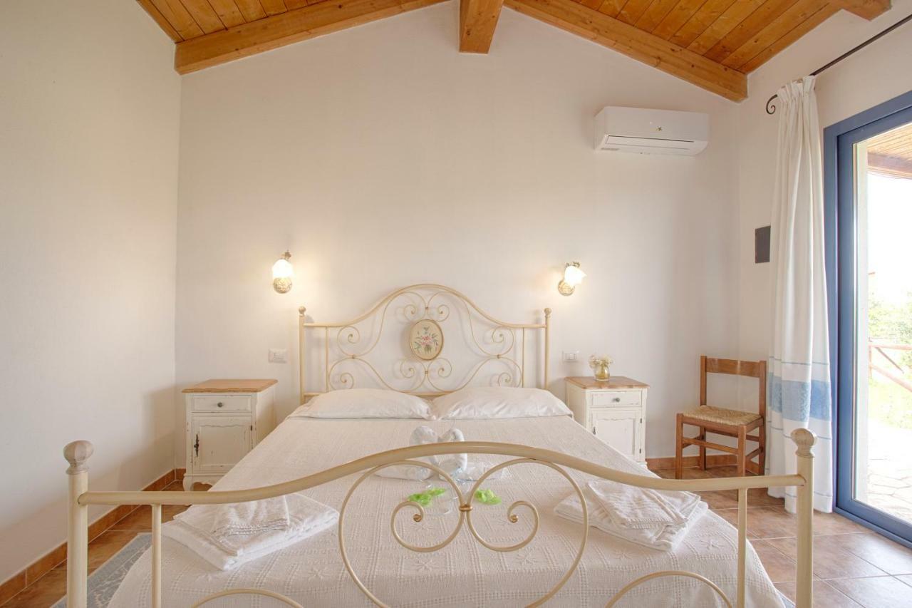 Agriturismo Mieleamaro Villa Olbia Bagian luar foto