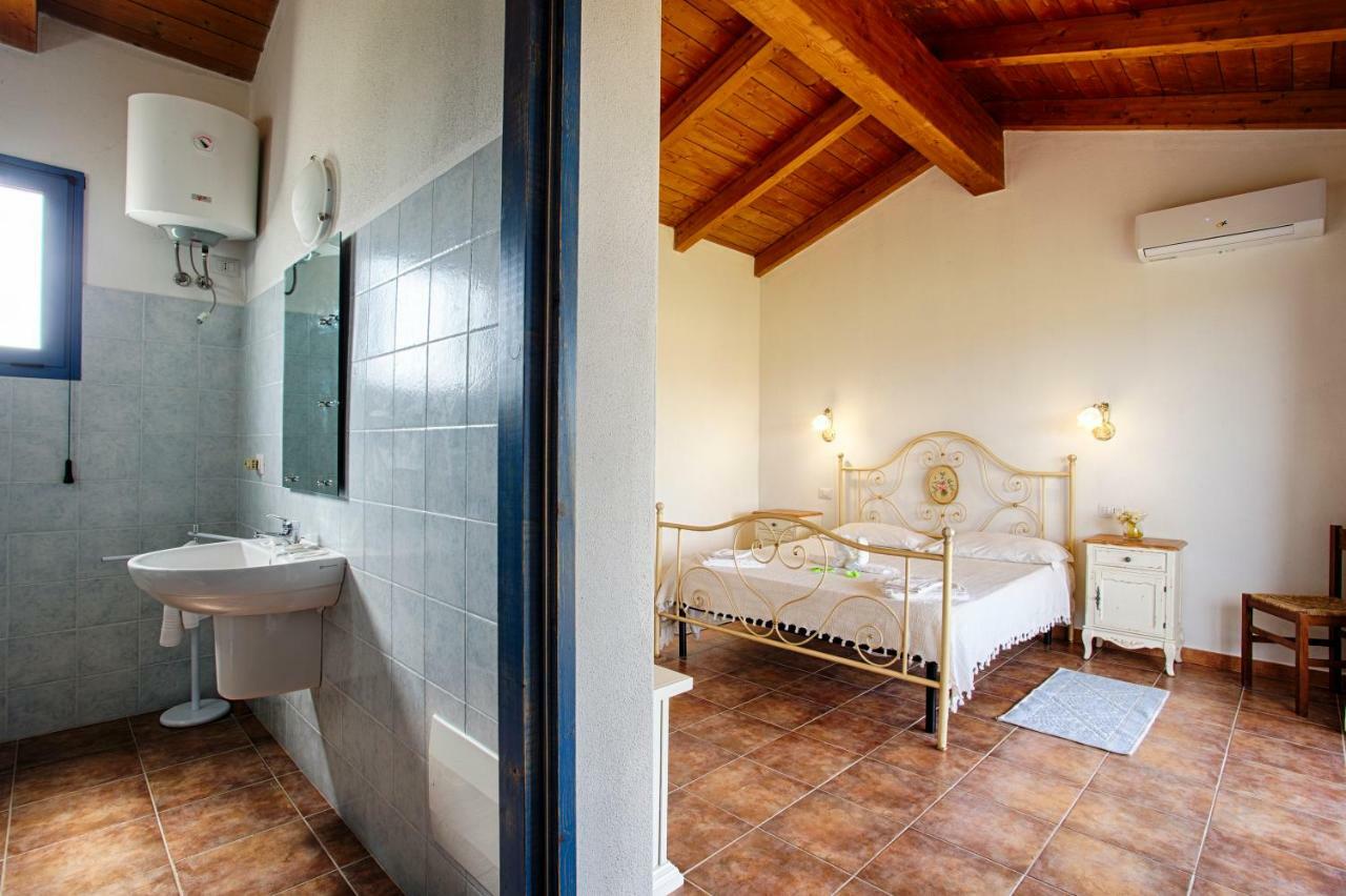 Agriturismo Mieleamaro Villa Olbia Bagian luar foto