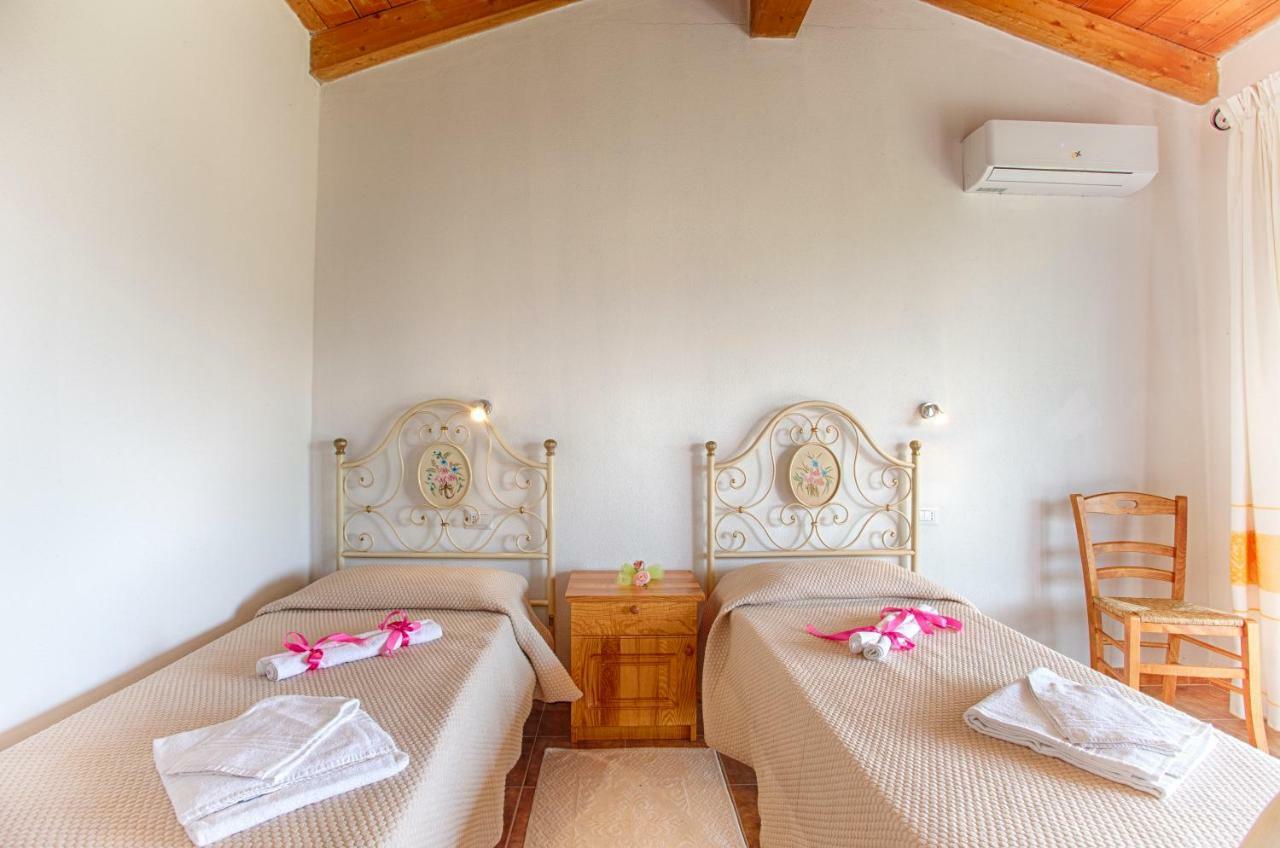 Agriturismo Mieleamaro Villa Olbia Bagian luar foto