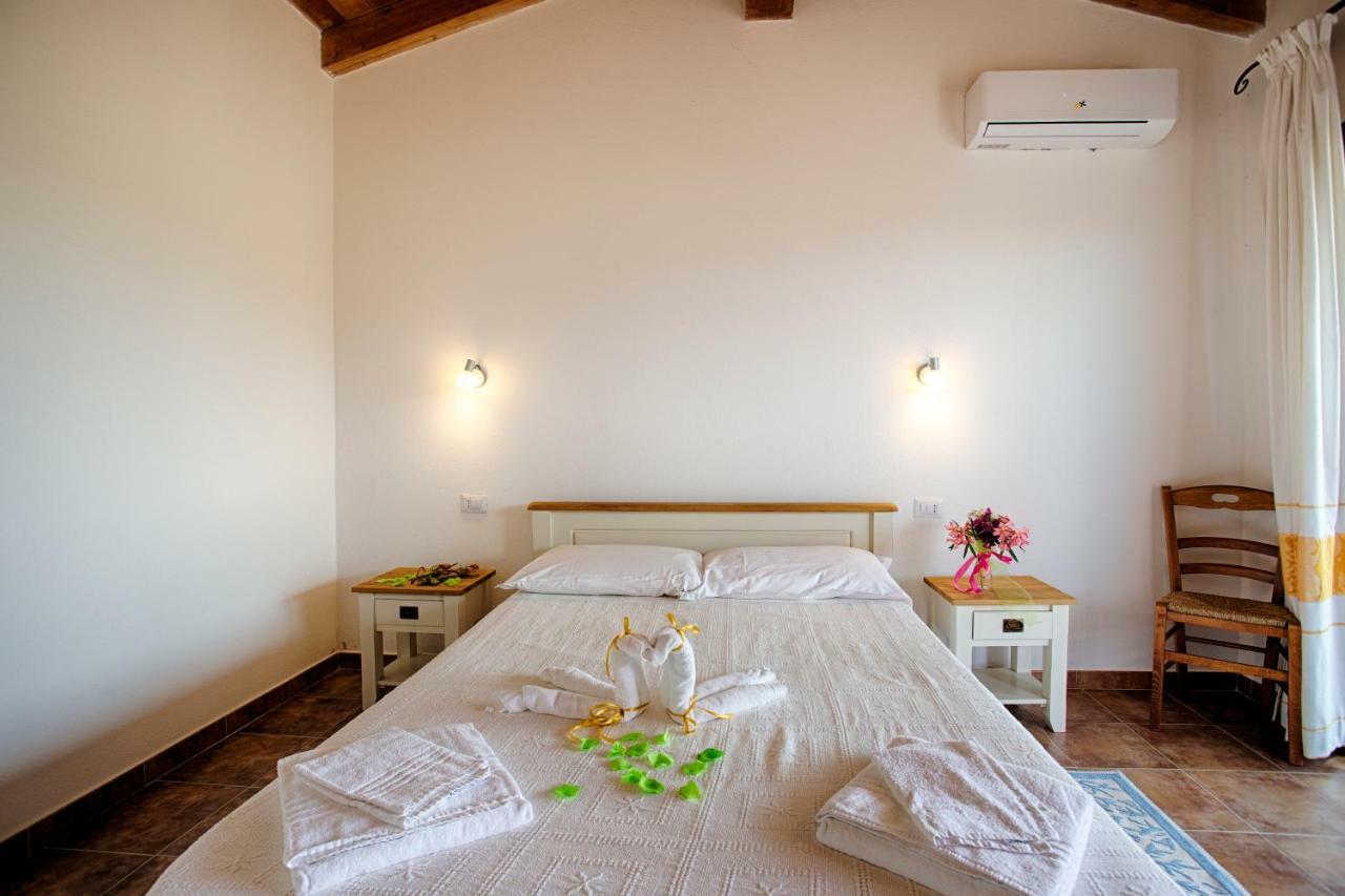 Agriturismo Mieleamaro Villa Olbia Bagian luar foto
